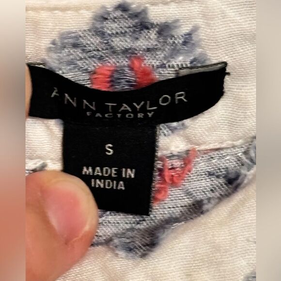 Ann Taylor Factory | Women’s White Blue Floral Oversized Short Sleeve Blouse - Picture 14 of 15